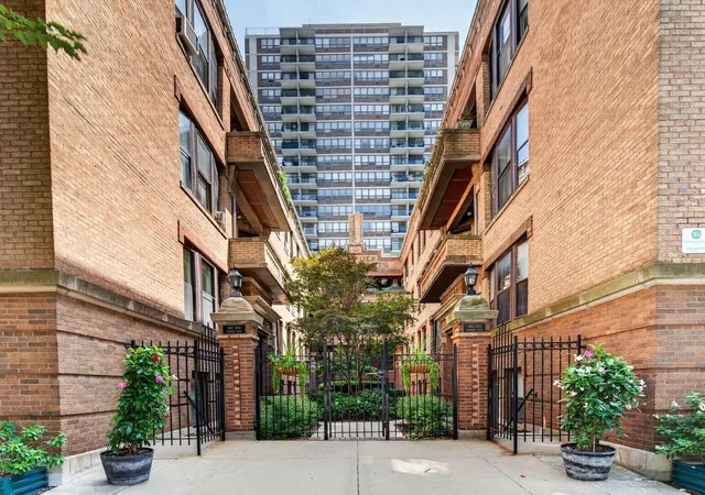 Photo 1 of Condo for sale at 2743 N Hampden Ct #1G, Chicago, IL 60614 | MLS# 12760454 | Listing updated on 2026-09-21