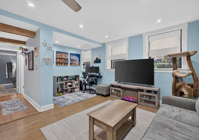 Photo 3 of Condo for sale at 2743 N Hampden Ct #1G, Chicago, IL 60614 | MLS# 12760454 | Listing updated on 2026-10-22