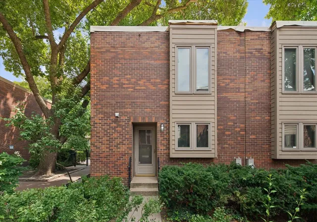 Photo 1 of Townhouse for sale at 1926 N Larrabee St, Chicago, IL 60614 | MLS# 12760462 | Listing updated on 2026-09-22