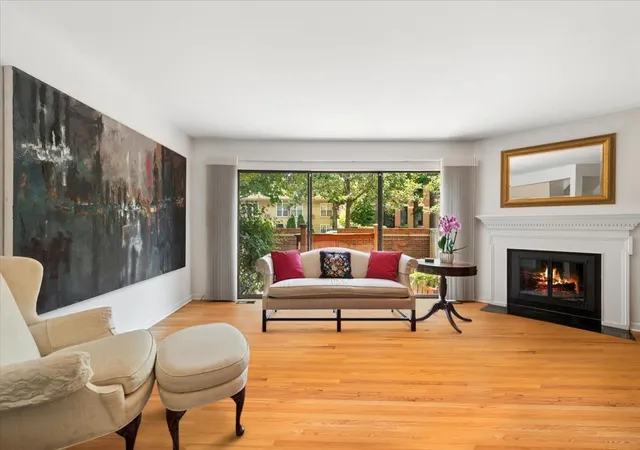 Photo 3 of Townhouse for sale at 1926 N Larrabee St, Chicago, IL 60614 | MLS# 12760462 | Listing updated on 2026-09-22