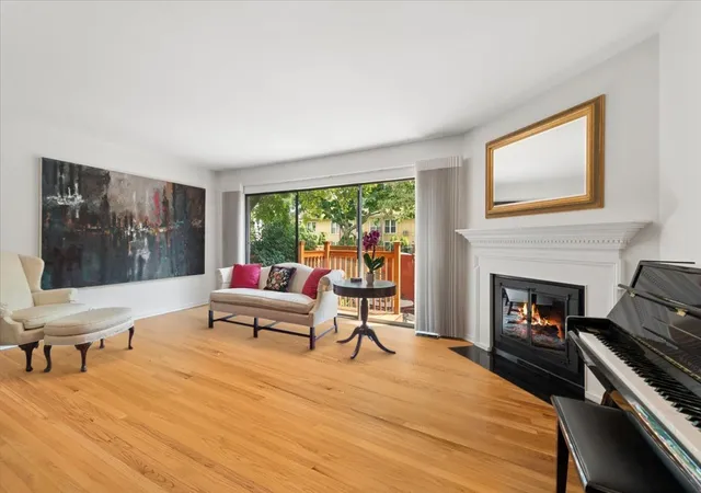 Photo 3 of Townhouse for sale at 1926 N Larrabee St, Chicago, IL 60614 | MLS# 12760462 | Listing updated on 2026-09-22
