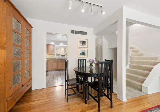 Photo 4 of Townhouse for sale at 1926 N Larrabee St, Chicago, IL 60614 | MLS# 12760462 | Listing updated on 2026-09-22