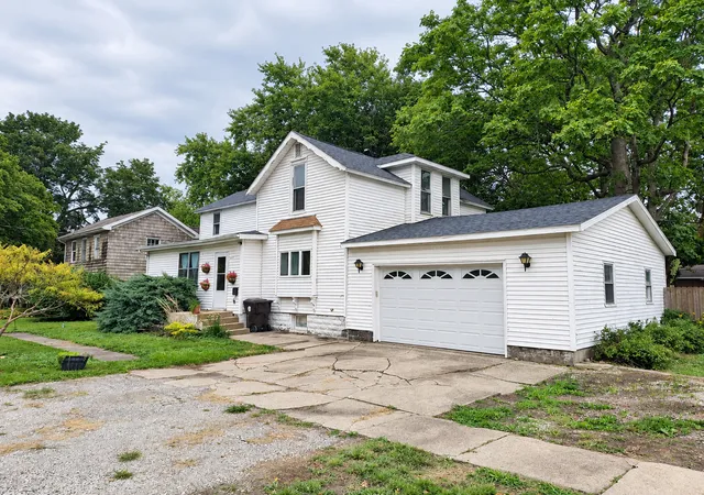 Single family home for sale at 617 S Macon St, Bement, IL 61813 | MLS# 12760465