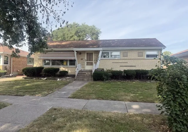 Photo 1 of Single family home for sale at 9426 S Avers Ave, Evergreen Park, IL 60805 | MLS# 12760473 | Listing updated on 2026-09-21