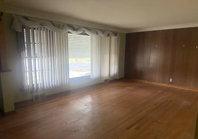 Photo 2 of Single family home for sale at 9426 S Avers Ave, Evergreen Park, IL 60805 | MLS# 12760473 | Listing updated on 2026-09-21