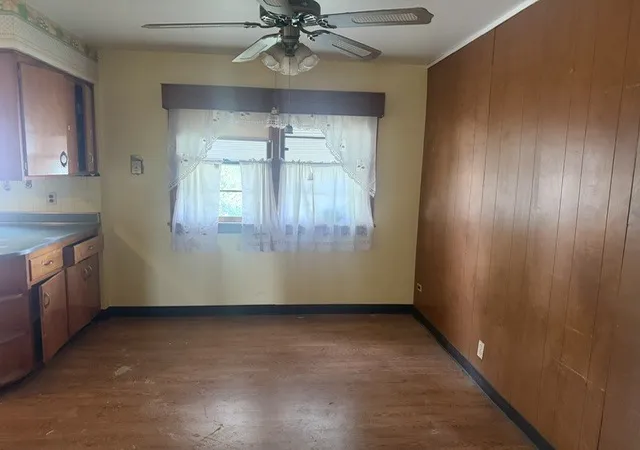 Photo 4 of Single family home for sale at 9426 S Avers Ave, Evergreen Park, IL 60805 | MLS# 12760473 | Listing updated on 2026-09-21