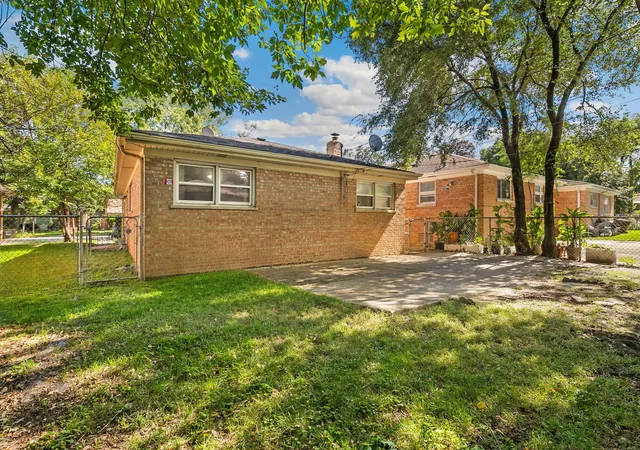 Photo 4 of Single family home for sale at 8646 Gross Point Rd, Skokie, IL 60077 | MLS# 12760474 | Listing updated on 2026-10-03