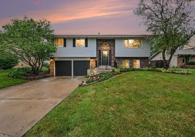 Photo 1 of Single family home for sale at 517 Danny Dr, Shorewood, IL 60404 | MLS# 12760486 | Listing updated on 2026-09-24