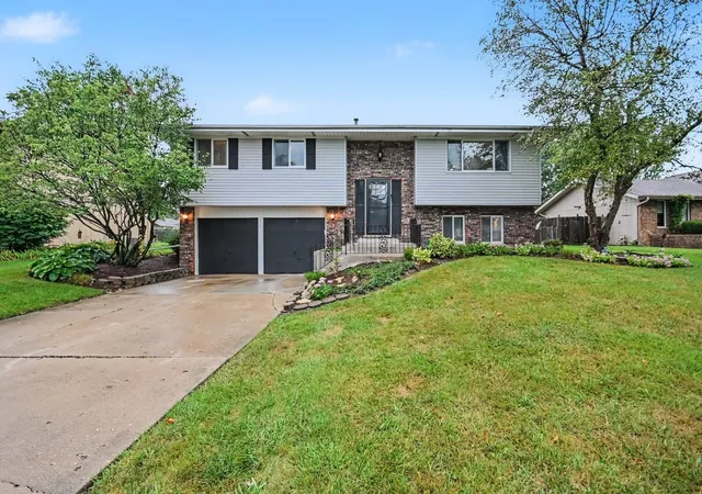 Photo 2 of Single family home for sale at 517 Danny Dr, Shorewood, IL 60404 | MLS# 12760486 | Listing updated on 2026-09-24