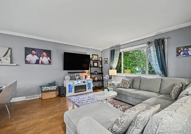 Photo 3 of Single family home for sale at 517 Danny Dr, Shorewood, IL 60404 | MLS# 12760486 | Listing updated on 2026-09-24