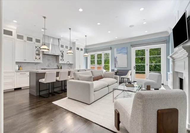 Photo 4 of Single family home for sale at 451 W Deming Pl, Chicago, IL 60614 | MLS# 12760503 | Listing updated on 2026-09-17