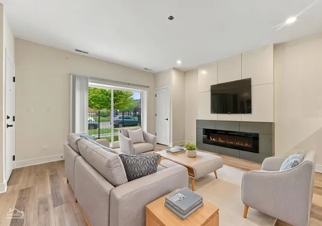 Photo 3 of Condo for sale at 4607 S Prairie Ave #1, Chicago, IL 60653 | MLS# 12760519 | Listing updated on 2026-10-19