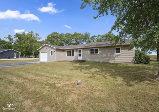Photo 2 of Single family home for sale at 1871 S Oaklawn Dr, St. Anne, IL 60964 | MLS# 12760547 | Listing updated on 2026-10-01