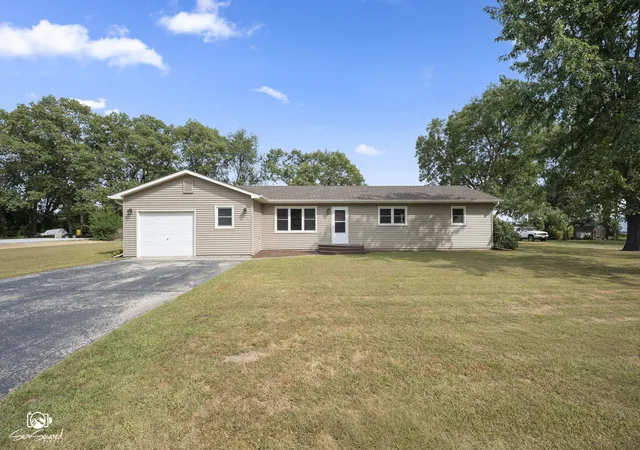 Photo 3 of Single family home for sale at 1871 S Oaklawn Dr, St. Anne, IL 60964 | MLS# 12760547 | Listing updated on 2026-10-01