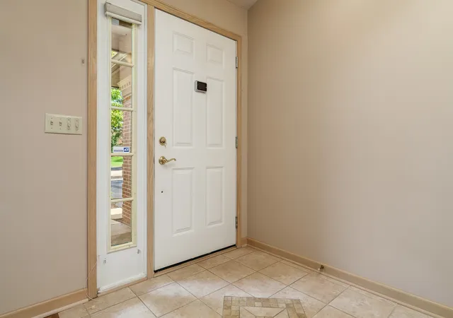 Listing Photo 4 - Condo for sale in building located at 2932 Troon Ct, Rockford, IL 61114 - Unit #0