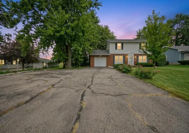 Photo 3 of Single family home for sale at 307 S 7th Street, Chatsworth, IL 60921 | MLS# 12760559 | Listing updated on 2026-09-20