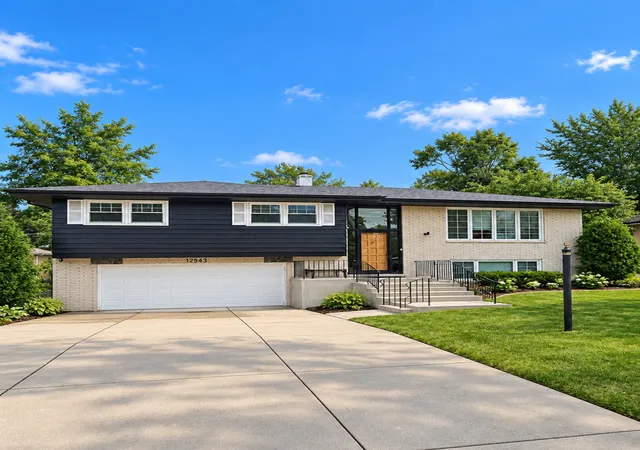 Photo 1 of Single family home for sale at 12543 S Menard Ave, Palos Heights, IL 60463 | MLS# 12760561 | Listing updated on 2026-09-29