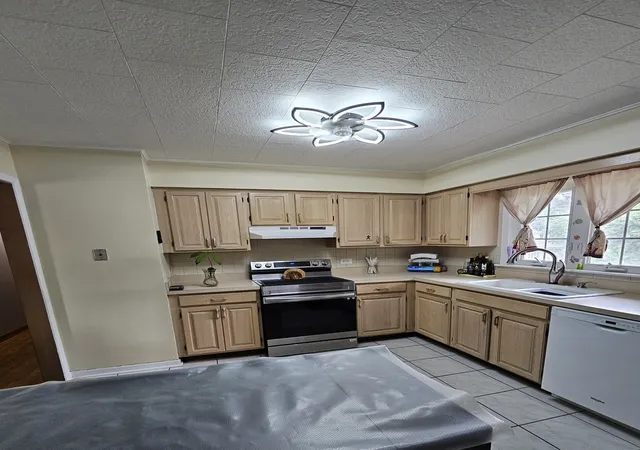 Photo 3 of Single family home for sale at 12543 S Menard Ave, Palos Heights, IL 60463 | MLS# 12760561 | Listing updated on 2026-09-29