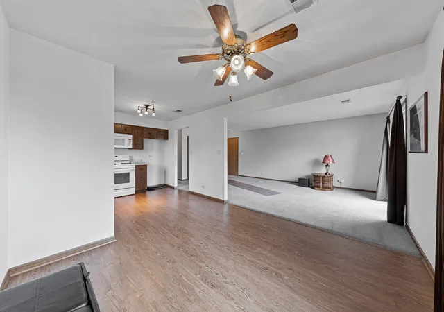 Listing Photo 4 - Condo for sale in building located at 523 Waverly Ct, New Lenox, IL 60451 - Unit #C