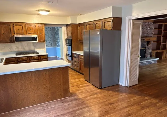 Photo 4 of Single family home for sale at 16407 Woodlawn Ave E, South Holland, IL 60473 | MLS# 12760587 | Listing updated on 2026-09-24