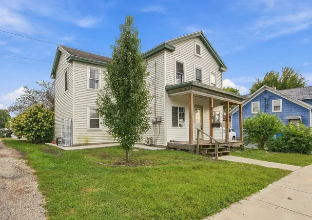 Photo 2 of Single family home for sale at 505 E 4th Street, Sterling, IL 61081 | MLS# 12760598 | Listing updated on 2026-10-01