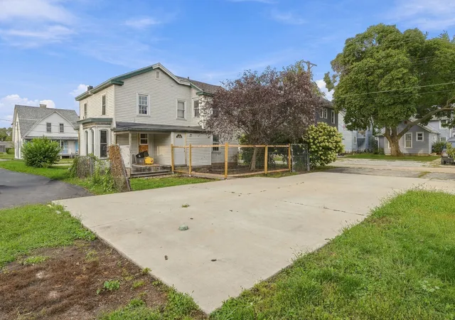 Photo 3 of Single family home for sale at 505 E 4th Street, Sterling, IL 61081 | MLS# 12760598 | Listing updated on 2026-10-01