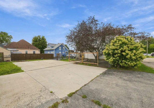 Photo 3 of Single family home for sale at 505 E 4th Street, Sterling, IL 61081 | MLS# 12760598 | Listing updated on 2026-10-01