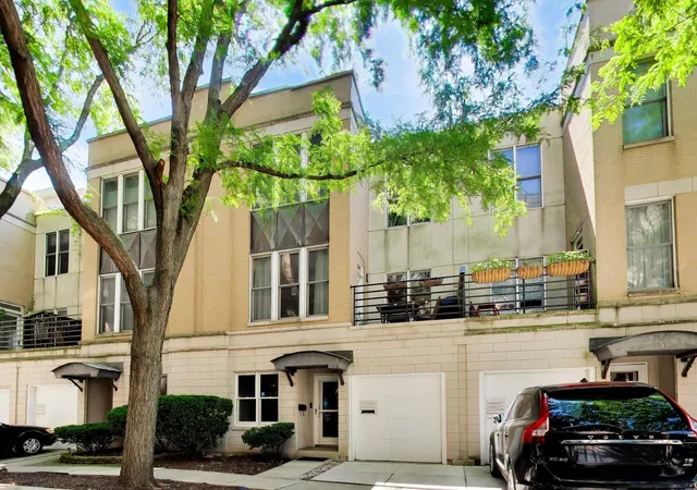 Townhouse for sale at 1537 S Michigan Ave #6, Chicago, IL 60605 | MLS# 12760599