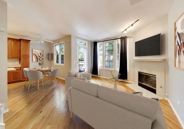 Photo 2 of Townhouse for sale at 1537 S Michigan Ave #6, Chicago, IL 60605 | MLS# 12760599 | Listing updated on 2026-09-22