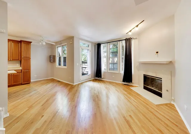 Photo 3 of Townhouse for sale at 1537 S Michigan Ave #6, Chicago, IL 60605 | MLS# 12760599 | Listing updated on 2026-09-22