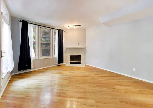 Photo 4 of Townhouse for sale at 1537 S Michigan Ave #6, Chicago, IL 60605 | MLS# 12760599 | Listing updated on 2026-09-22