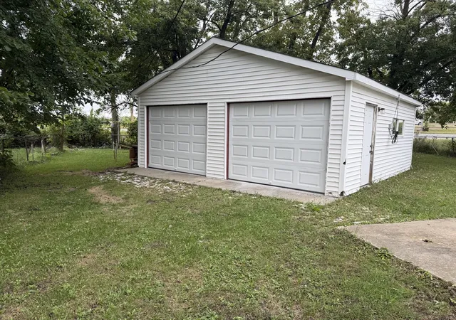 Photo 3 of Single family home for sale at 250 N Hammes Ave, Kankakee, IL 60901 | MLS# 12760608 | Listing updated on 2026-10-02