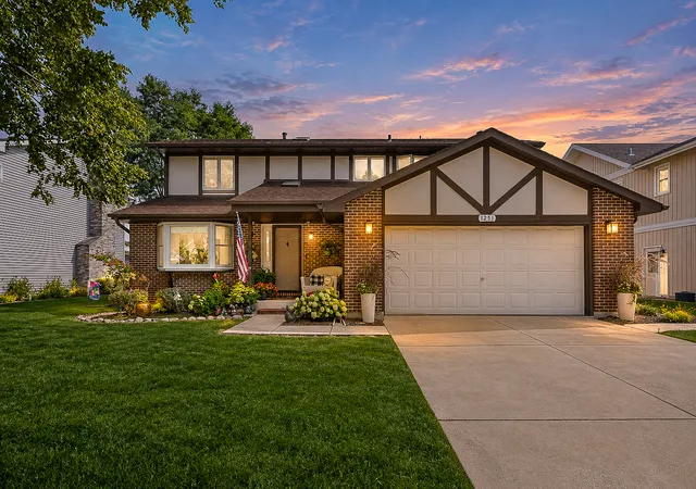 Photo 2 of Single family home for sale at 1251 N Scarlet Dr, Addison, IL 60101 | MLS# 12760616 | Listing updated on 2026-09-24