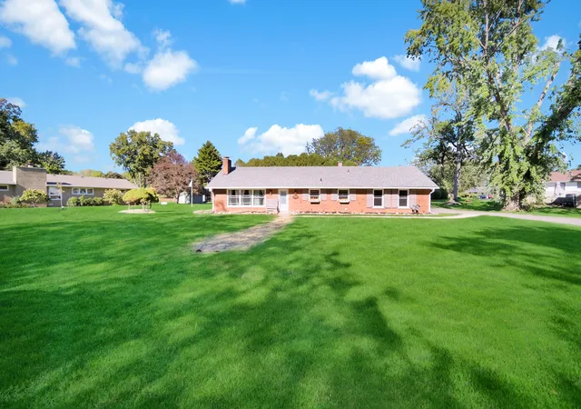 Photo 3 of Single family home for sale at 830 Mcclaran Ave, Aurora, IL 60506 | MLS# 12760639 | Listing updated on 2026-10-09