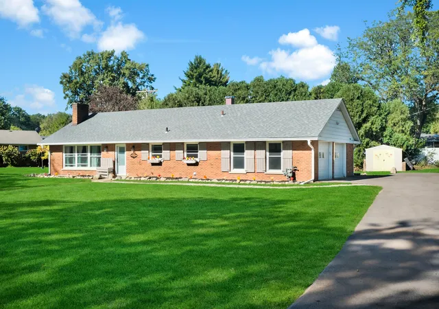 Photo 4 of Single family home for sale at 830 Mcclaran Ave, Aurora, IL 60506 | MLS# 12760639 | Listing updated on 2026-10-09