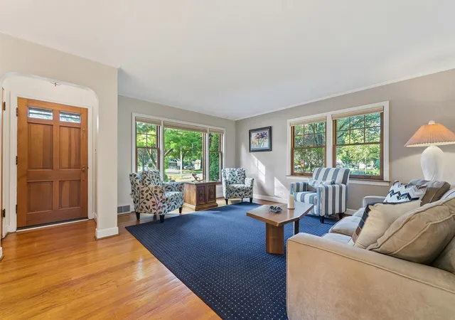 Photo 3 of Single family home for sale at 501 S Wille St, Mount Prospect, IL 60056 | MLS# 12760652 | Listing updated on 2026-10-05