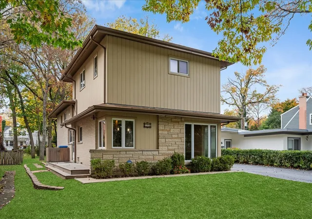 Photo 1 of Single family home for sale at 296 Barberry Rd, Highland Park, IL 60035 | MLS# 12760663 | Listing updated on 2026-10-30