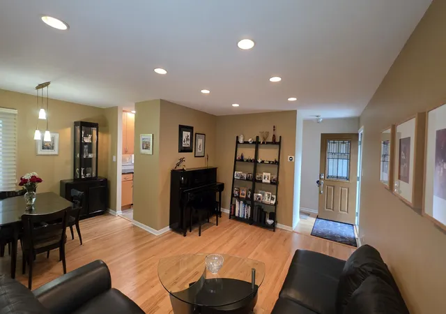 Photo 4 of Single family home for sale at 296 Barberry Rd, Highland Park, IL 60035 | MLS# 12760663 | Listing updated on 2026-10-30