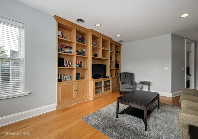 Photo 4 of Condo for sale at 1616 W Rascher Ave #3W, Chicago, IL 60640 | MLS# 12760667 | Listing updated on 2026-10-08