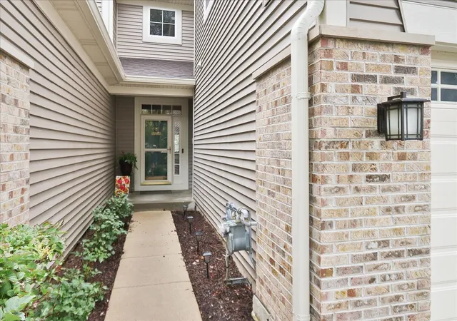 Photo 3 of Townhouse for sale at 371 Hickory Ln, South Elgin, IL 60177 | MLS# 12760669 | Listing updated on 2026-09-19