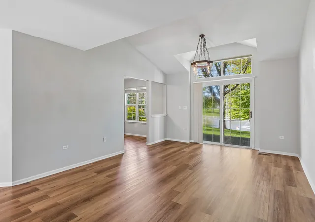 Listing Photo 5 - Condo for sale in building located at 2947 Rutland Cir E, Naperville, IL 60564 - Unit #103