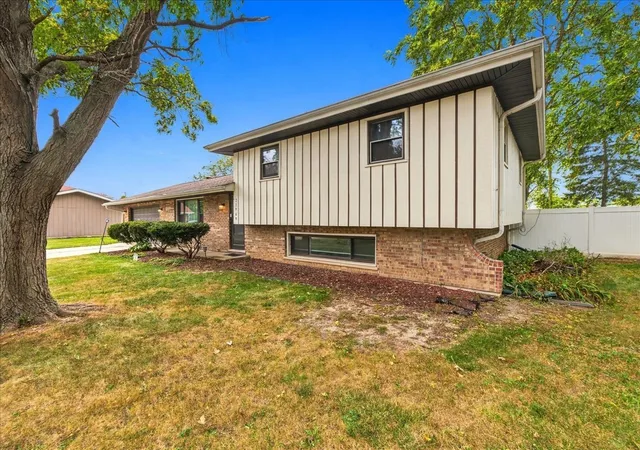 Photo 3 of Single family home for sale at 23949 W Plainsman Cir, Plainfield, IL 60586 | MLS# 12760677 | Listing updated on 2026-09-21