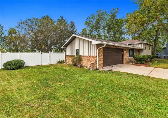Photo 3 of Single family home for sale at 23949 W Plainsman Cir, Plainfield, IL 60586 | MLS# 12760677 | Listing updated on 2026-09-21