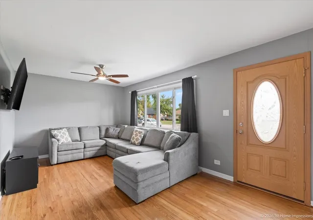 Photo 4 of Single family home for sale at 6927 Olympic Dr, Bridgeview, IL 60455 | MLS# 12760683 | Listing updated on 2026-09-30