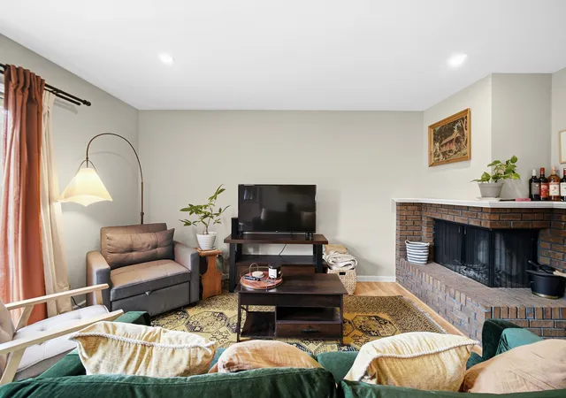 Photo 3 of Townhouse for sale at 339 Getchell Ave, Grayslake, IL 60030 | MLS# 12760698 | Listing updated on 2026-10-02