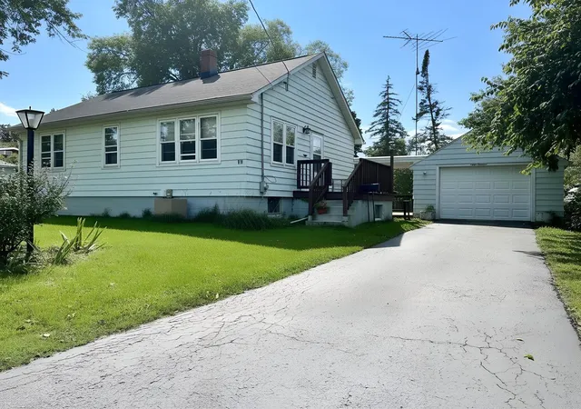 Photo 2 of Single family home for sale at 816 Mitchell St, Woodstock, IL 60098 | MLS# 12760705 | Listing updated on 2026-09-21