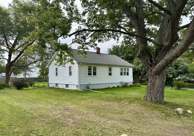 Photo 3 of Single family home for sale at 816 Mitchell St, Woodstock, IL 60098 | MLS# 12760705 | Listing updated on 2026-09-21