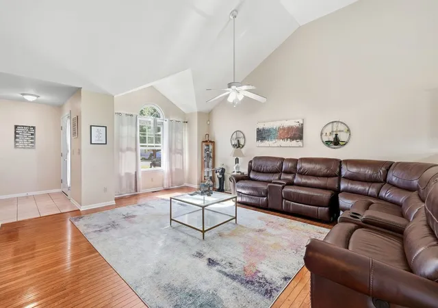 Listing Photo 4 - Condo for sale in building located at 1419 Coral Bell Dr, Joliet, IL 60435