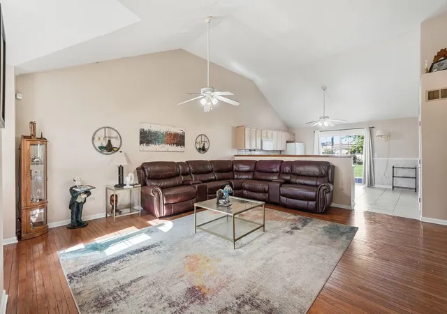 Listing Photo 5 - Condo for sale in building located at 1419 Coral Bell Dr, Joliet, IL 60435