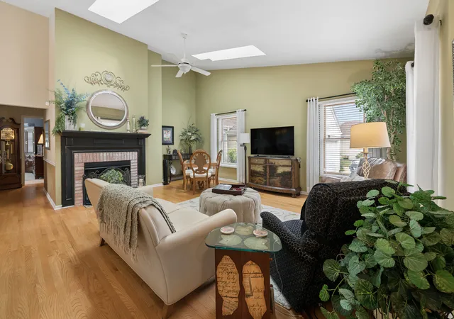 Photo 4 of Townhouse for sale at 1069 Devonshire Ave, Naperville, IL 60540 | MLS# 12760719 | Listing updated on 2026-09-19